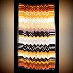 Missoni hand towel great condition. Size 27”x16”. Made in Italy.